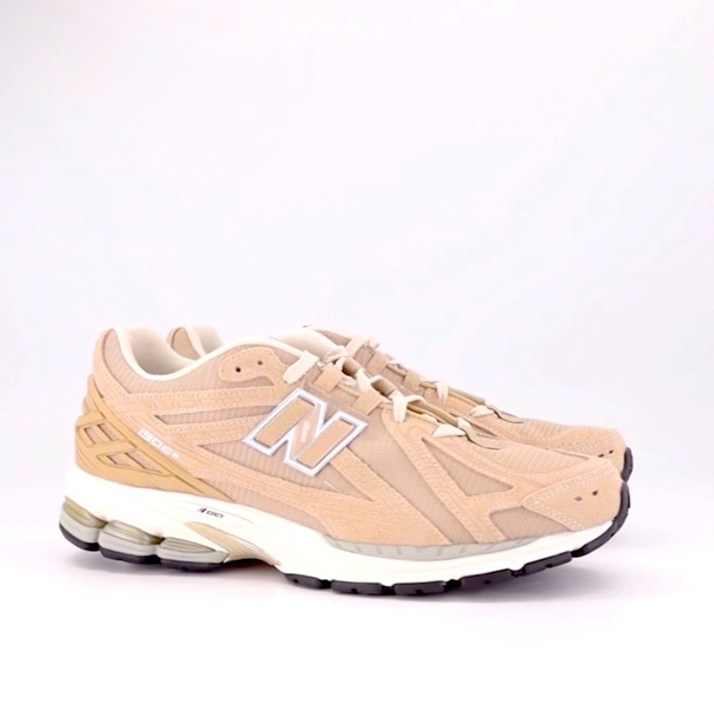 New New Balance women's sneakers. 1906R suede and mesh trainers, color beige.